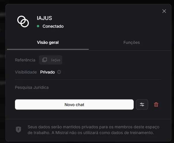 Cartão do conector IAJUS no Le Chat com status Conectado, Referência iajus, Visibilidade Privado e o botão Novo chat.